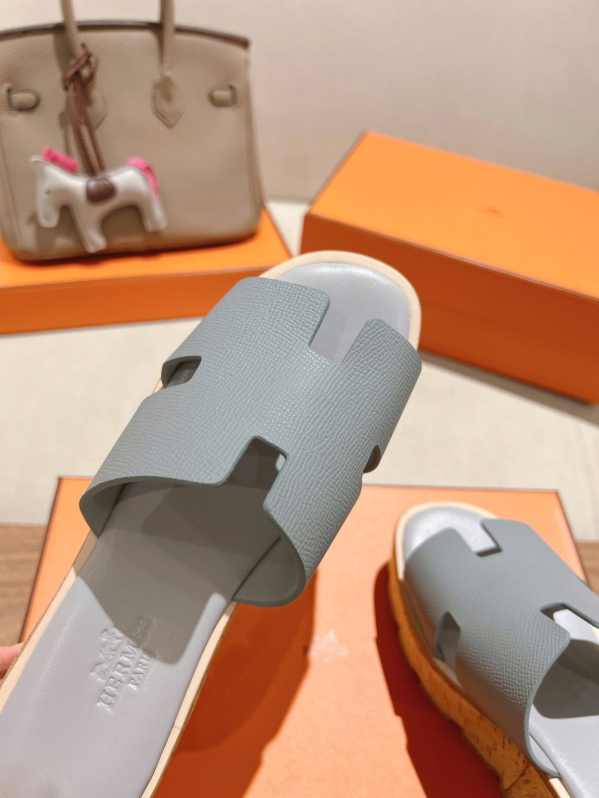 HERMES 25S HIGH WEDGE SANDALS IN LIGHT GREY LAMBSKIN STYLE 13