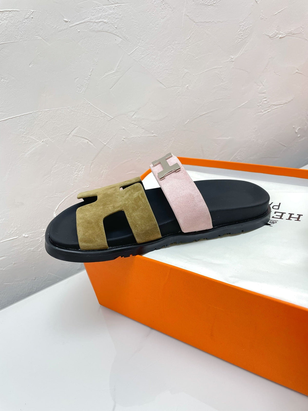 HERMES CHYPRE SANDAL ARMY GREEN MIX PASTEL PINK SUEDE WITH H BUCKLE